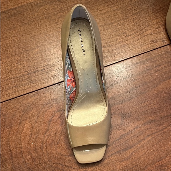 Tahari Women's Beige Peep Toe Heels - Picture 2 of 3